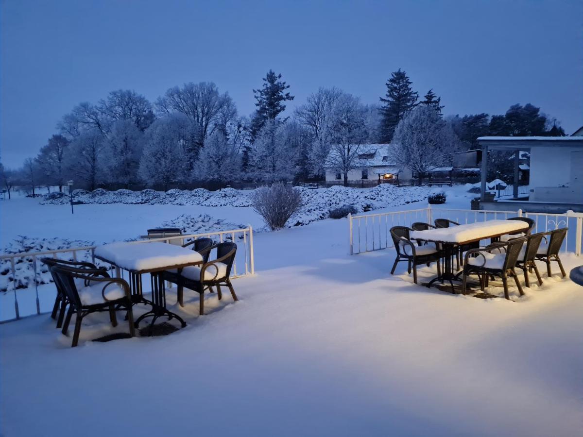Hotel & Restaurant Haus Am See Locknitz ภายนอก รูปภาพ