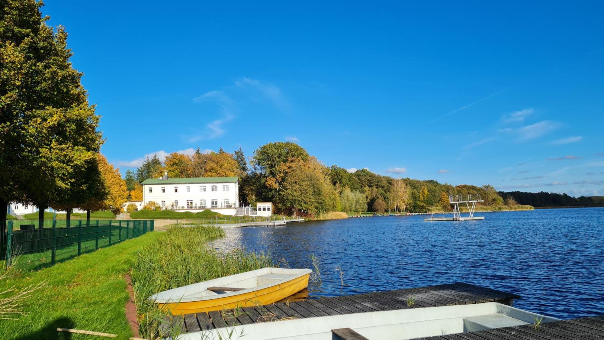Hotel & Restaurant Haus Am See Locknitz ภายนอก รูปภาพ